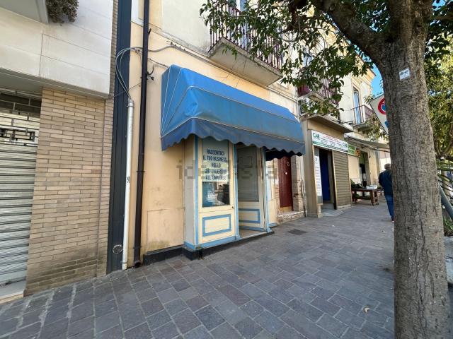 Locale Commerciale in vendita a Puglia, Foggia