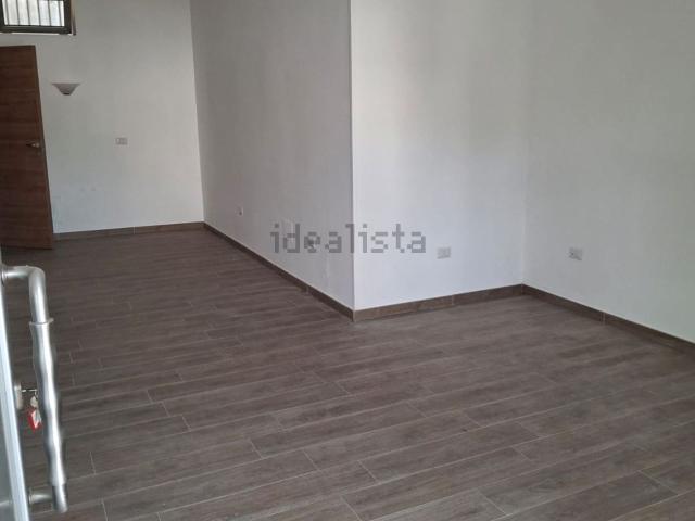 Locale Commerciale in vendita a Sava, Baronissi