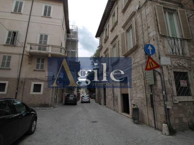 Locale Commerciale in vendita a San Venanzio, Marche