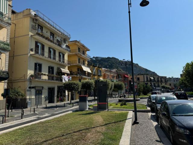 Locale Commerciale in vendita a Rione Ortodonico, Pozzuoli