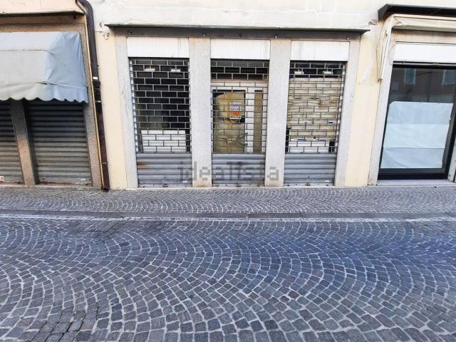 Locale Commerciale in vendita a Borgo Dolomiti, Adria