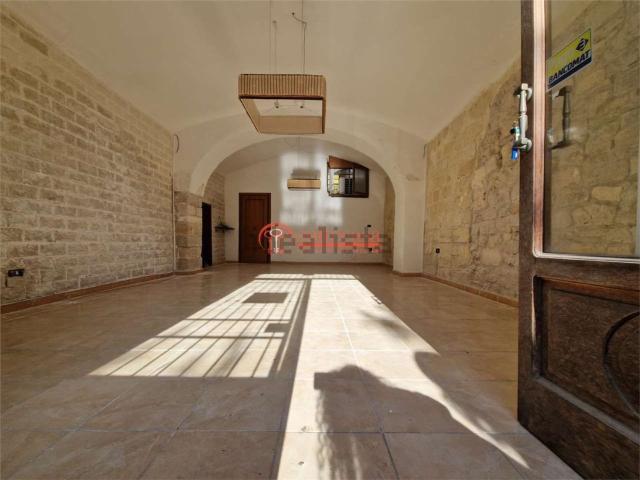 Locale Commerciale in vendita a Puglia, Barletta-andria-trani