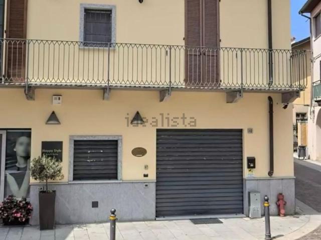 Locale Commerciale in vendita a Carnago, Lombardia