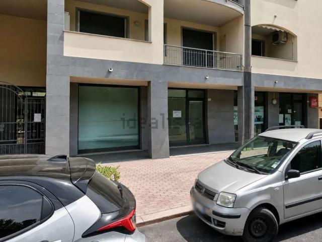 Locale Commerciale in vendita a Andora, Liguria