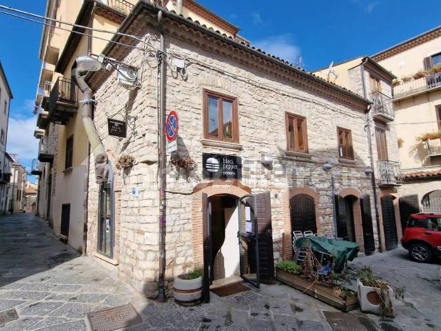 Locale Commerciale in vendita a Montereale, Potenza