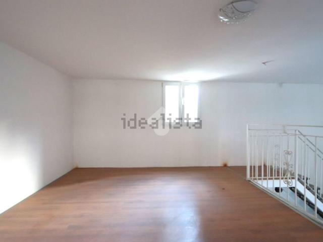 Locale Commerciale in vendita a Piemonte, Alessandria