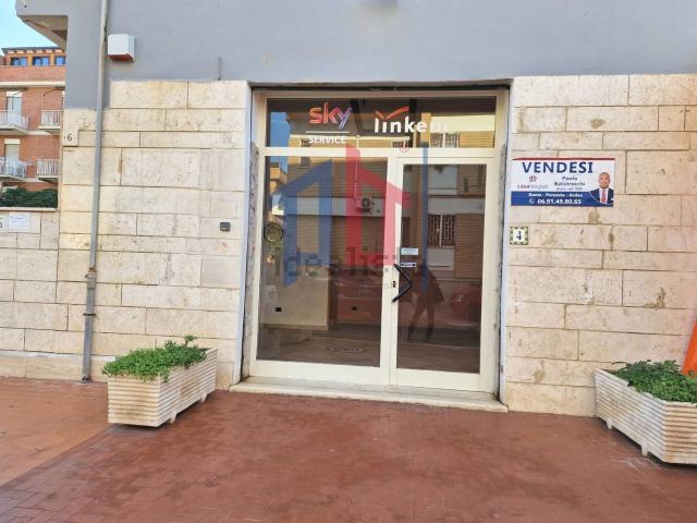 Locale Commerciale in vendita a Torvajanica, Roma Capitale