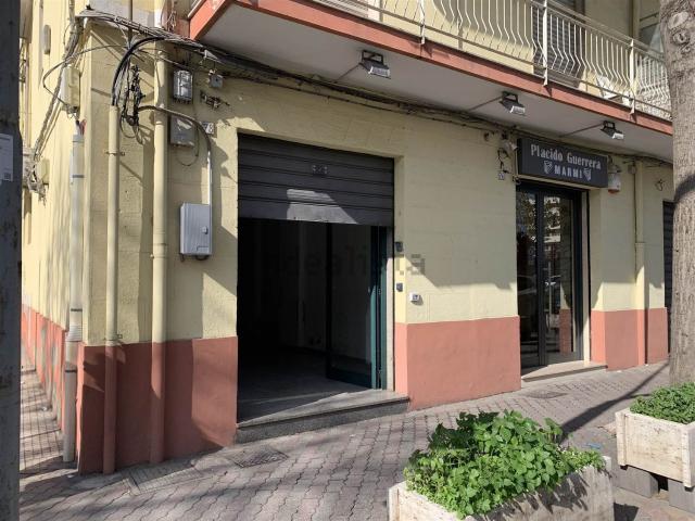 Locale Commerciale in vendita a III Circoscrizione, Messina