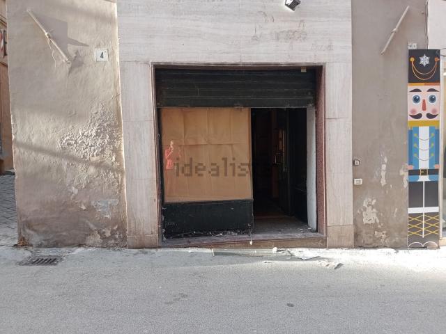 Locale Commerciale in vendita a Marche, Ancona
