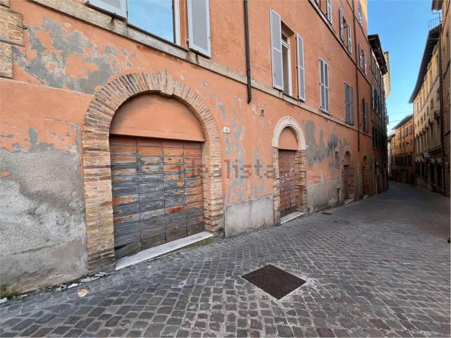 Locale Commerciale in vendita a San Pietro, Marche