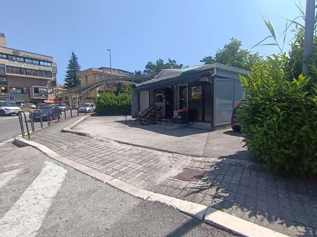 Locale Commerciale in vendita a Macchia romana, Potenza