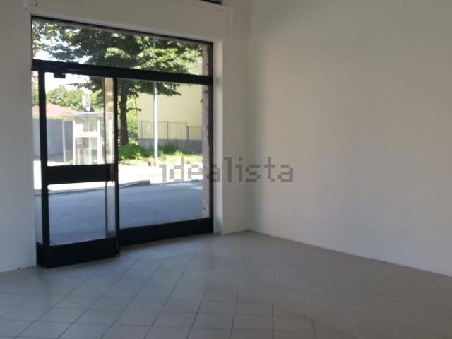 Locale Commerciale in vendita a Sant'Albino, Monza