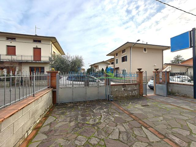 Locale Commerciale in vendita a Pozzarello, Montevettolini