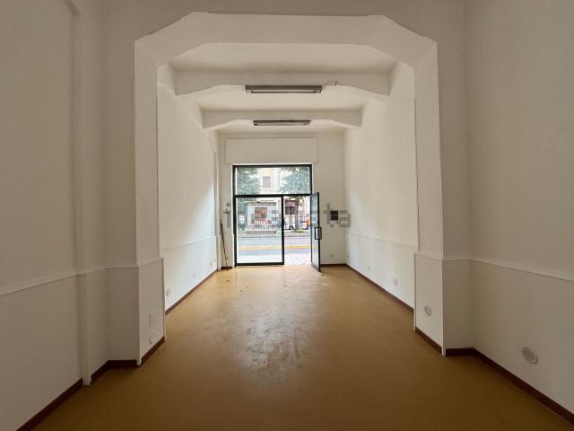 Locale Commerciale in vendita a IV Circoscrizione, Messina