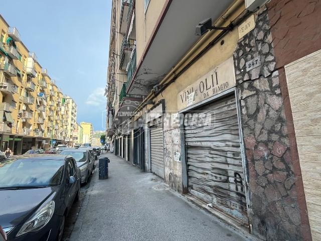 Locale Commerciale in vendita a Municipalità 10, Campania