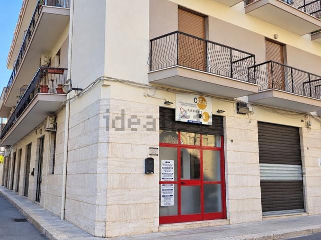 Locale Commerciale in vendita a Triggiano, Bari