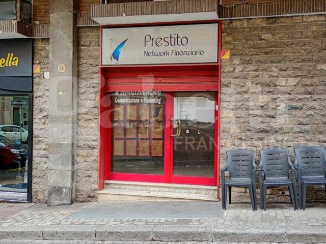 Locale Commerciale in vendita a Benevento, Campania