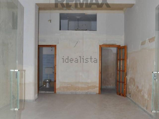Locale Commerciale in vendita a Municipio 1, Puglia