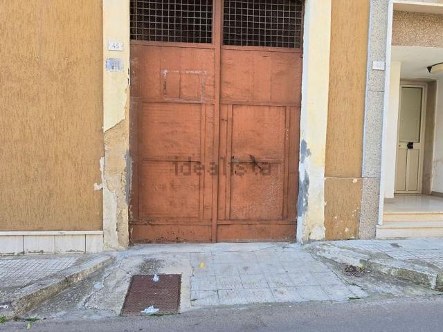 Locale Commerciale in vendita a Puglia, Lecce