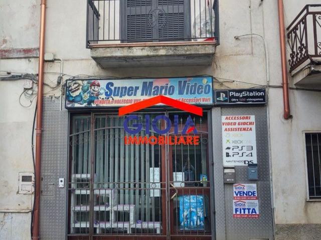 Locale Commerciale in vendita a Mondragone, Campania