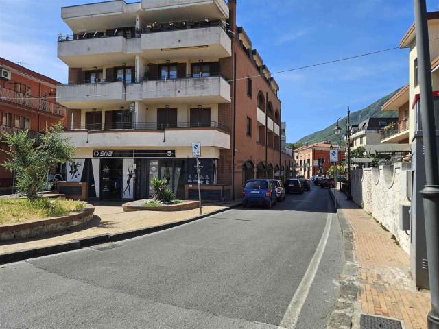 Locale Commerciale in vendita a Nocera Superiore, Campania