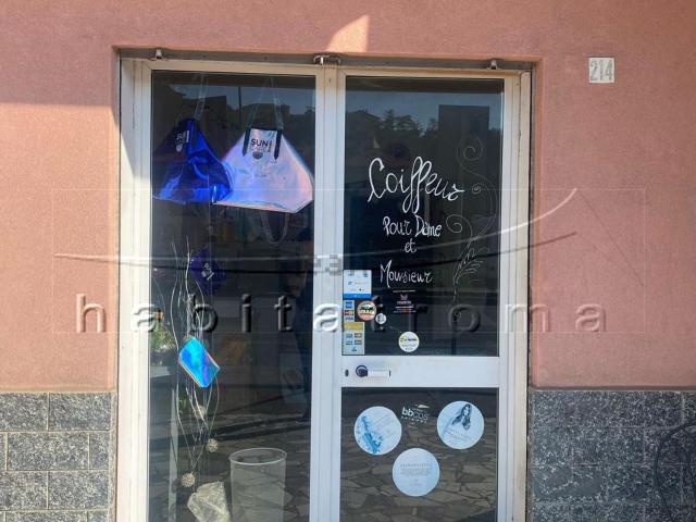 Locale Commerciale in vendita a Sant'Ermete, Vado Ligure
