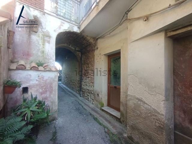 Locale Commerciale in vendita a Giovi Piegolelle, Salerno