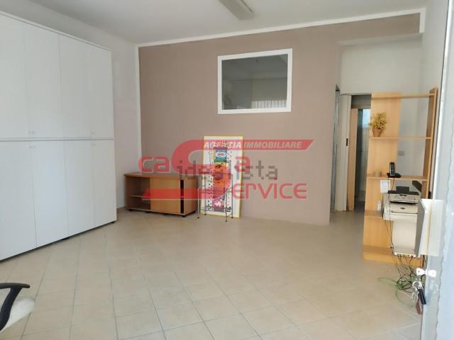 Locale Commerciale in vendita a Montecatini Terme, Toscana