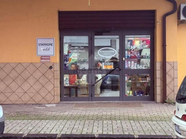 Locale Commerciale in vendita a Popilia, Calabria