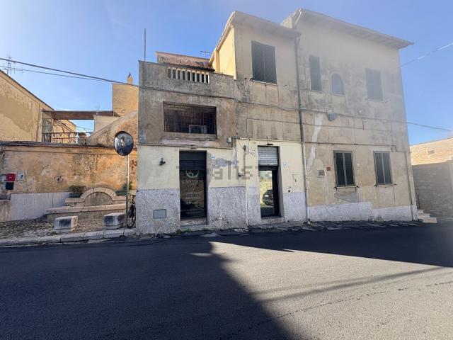 Locale Commerciale in vendita a Borgo Cipollata, Terracina