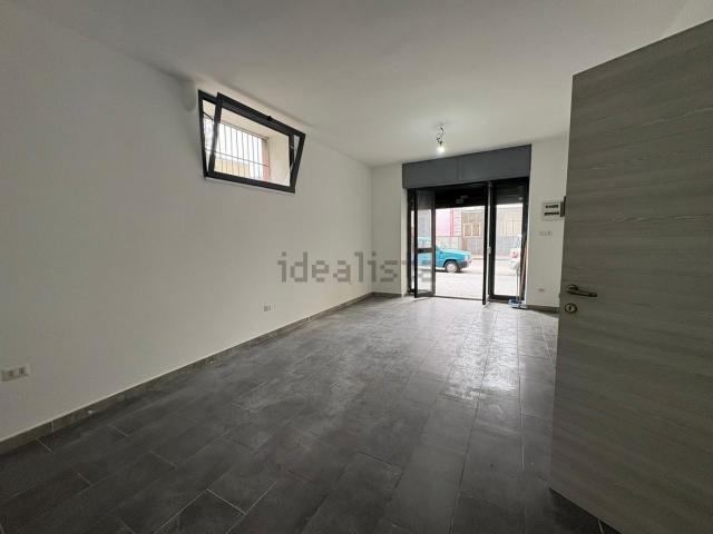 Locale Commerciale in vendita a Casalnuovo Di Napoli, Campania