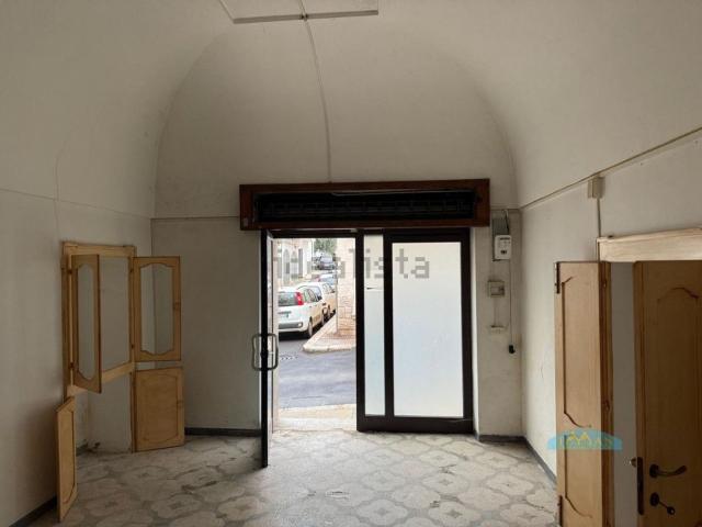 Locale Commerciale in vendita a Puglia, Brindisi