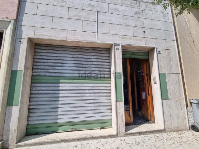 Locale Commerciale in vendita a Puglia, Lecce