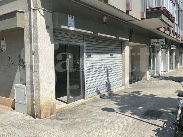 Locale Commerciale in vendita a Barletta, Barletta-Andria-Trani
