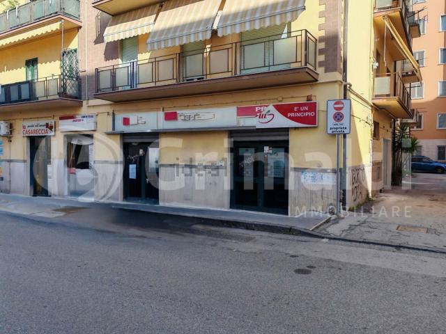 Locale Commerciale in vendita a Mellusi-Atlantici, Benevento