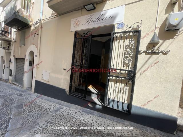 Locale Commerciale in vendita a Cefalù, Sicilia