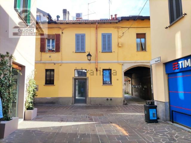 Locale Commerciale in vendita a Volta-Prealpi, Saronno