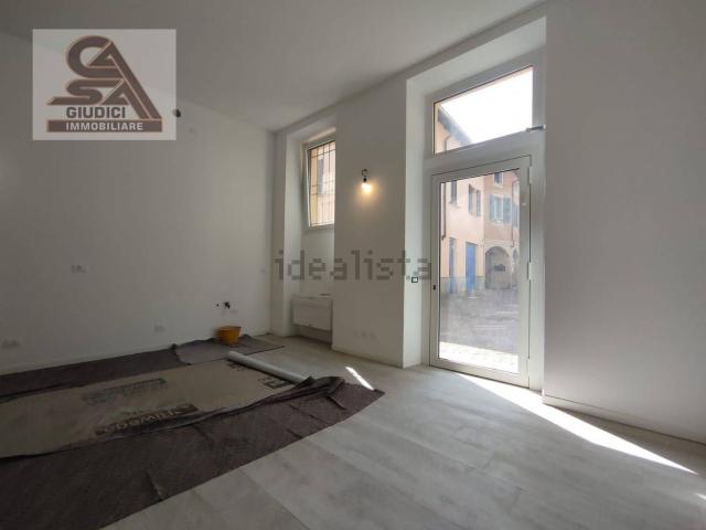Locale Commerciale in vendita a Volta-Prealpi, Saronno