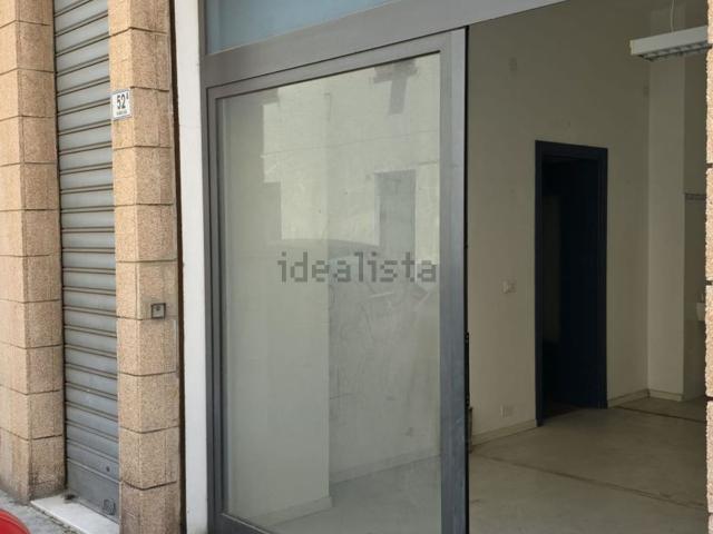 Locale Commerciale in vendita a Imperia, Liguria