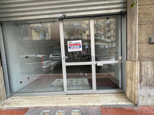 Locale Commerciale in vendita a Avellino, Campania