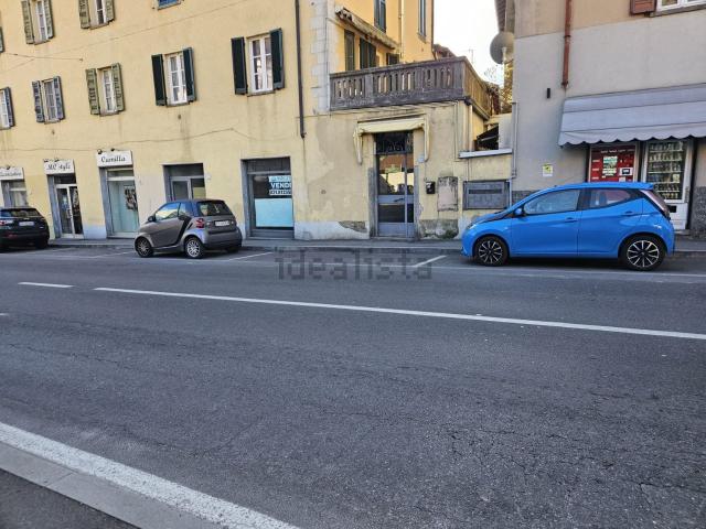 Locale Commerciale in vendita a Como, Lombardia