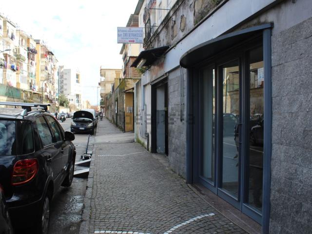Locale Commerciale in vendita a Municipalità 7, Miano
