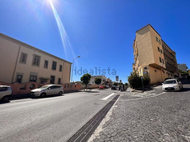 Locale Commerciale in vendita a Lucrino, Pozzuoli