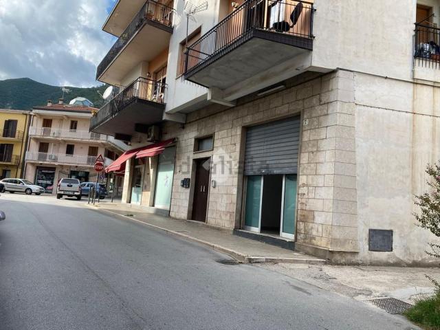 Locale Commerciale in vendita a Venafro, Molise