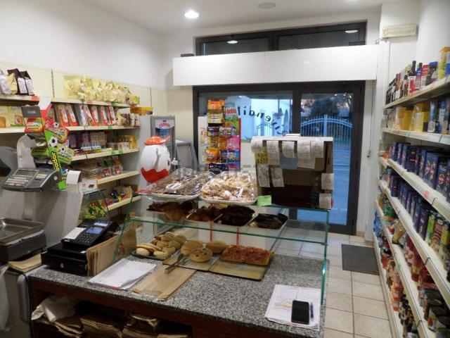 Locale Commerciale in vendita a Asmonte, Ossona