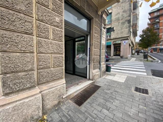 Locale Commerciale in vendita a Medio Ponente, Serra Riccò