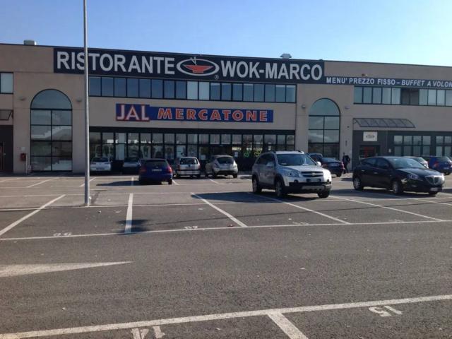Locale Commerciale in vendita a Carrara San Giorgio, Veneto