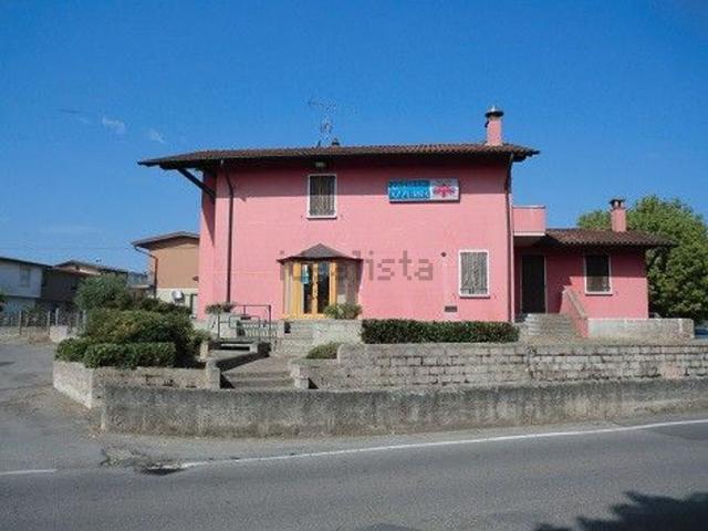 Locale Commerciale in vendita a Gambara, Brescia