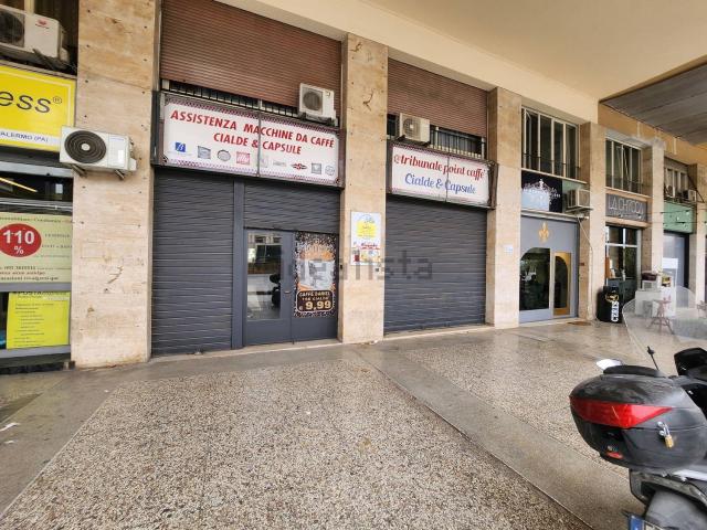 Locale Commerciale in vendita a VIII Circoscrizione, Palermo