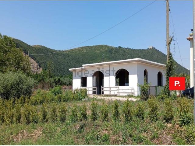 Locale Commerciale in vendita a Pontelatone, Campania